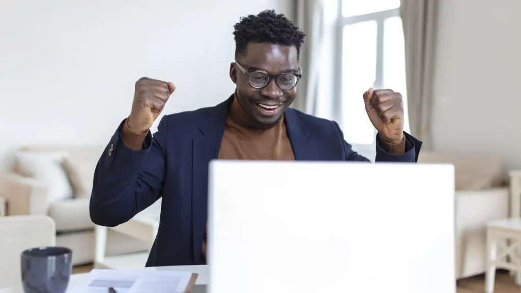 image demonstrating an online attendee celebrating globalmeet's self-service virtual event software