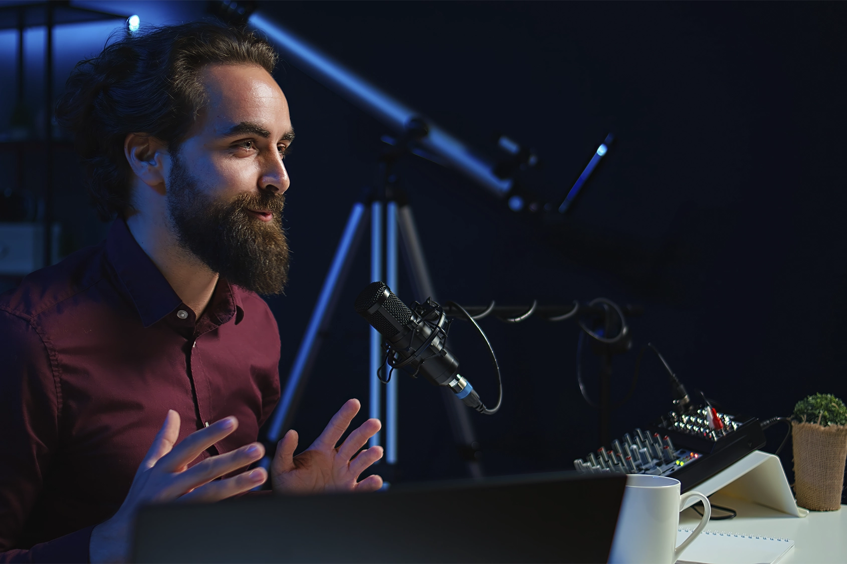 Webcast vs Webinar. What is the difference, and which is best for your business?